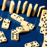 Hướng dẫn luật chơi Domino chi tiết và dễ hiểu nhất